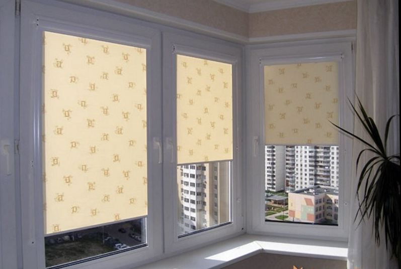 рулонные шторы с рисунком на балконные стекла фото