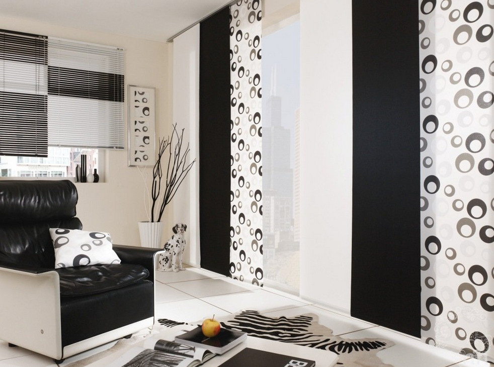 Черно белые шторы в гостиной фото