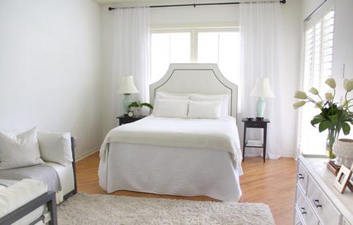 Белая спальня в белом текстиле