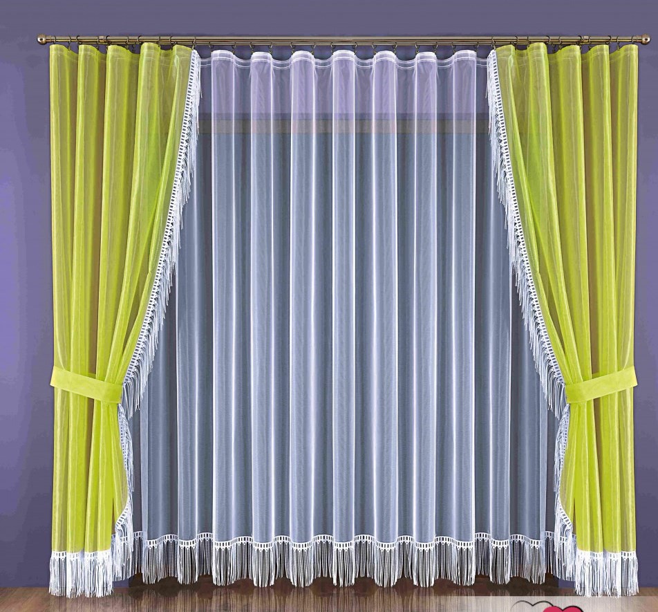 Удлинить шторы снизу можно с помощью декоративной бахромы, для большей естественности пустив её и по низу тюли