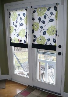 Как повесить рулонные шторы на дверь
