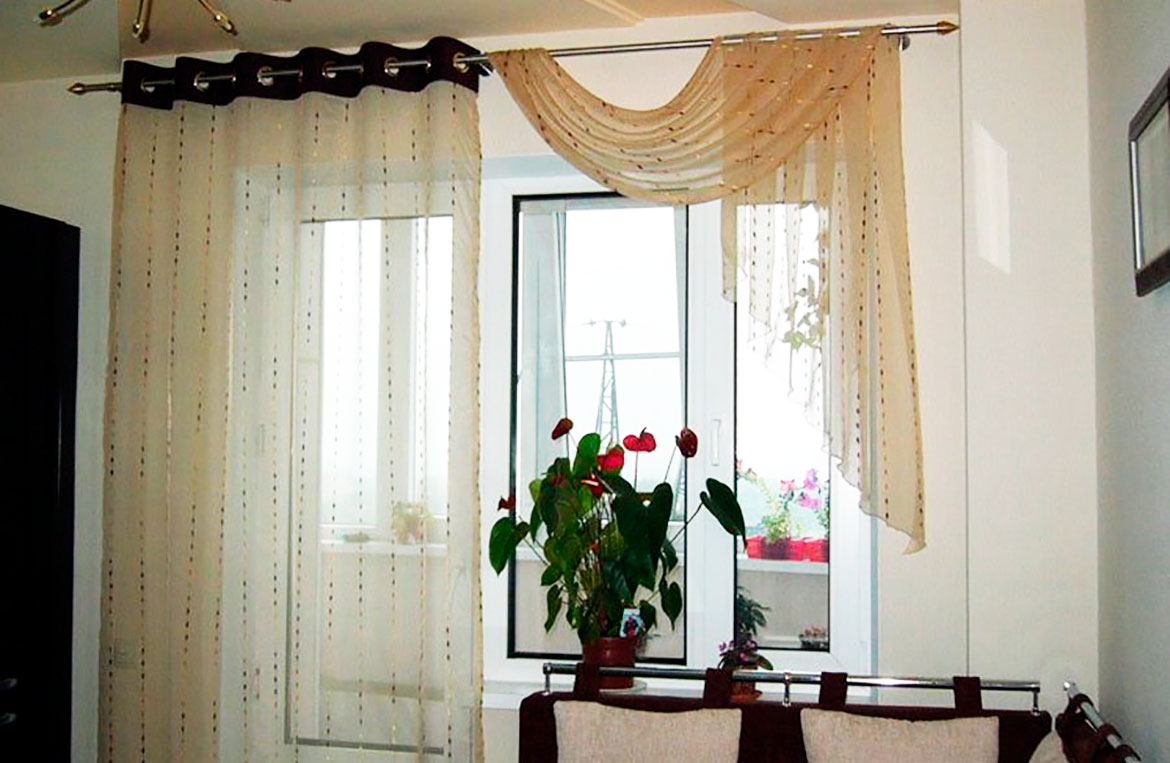Разноуровневые шторы для балконной двери и окна