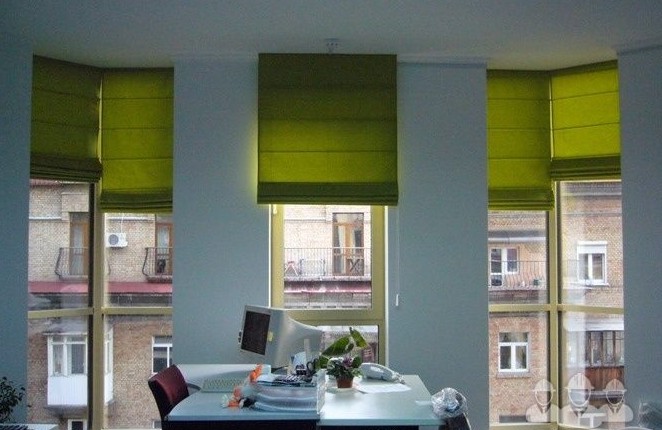 римские зеленые шторы для комнаты хай тек