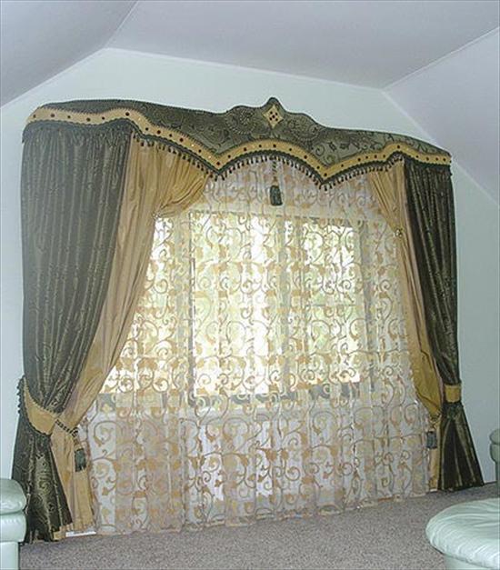 Ламбрекен в стиле барокко в спальню