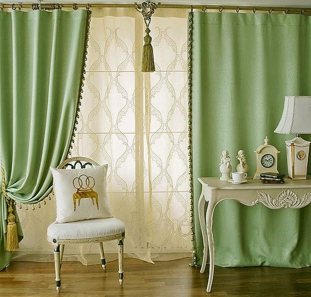Саалатовые шторы в классической спальне