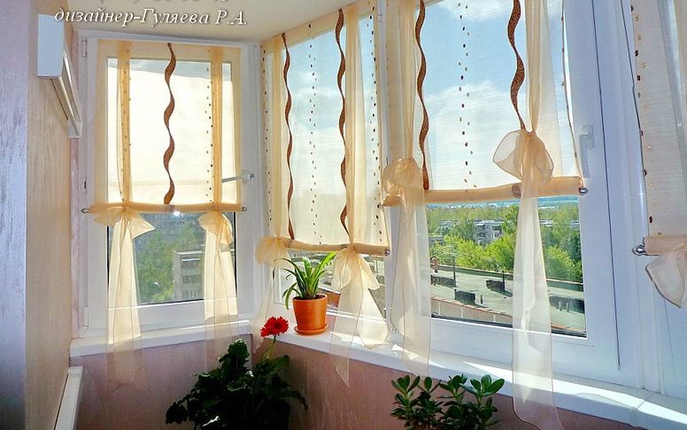 Рулонные шторы на подвязках на балконе фото